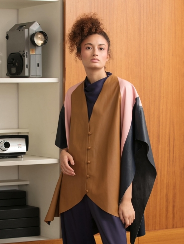 STEVIE CAPE FRONT -1333