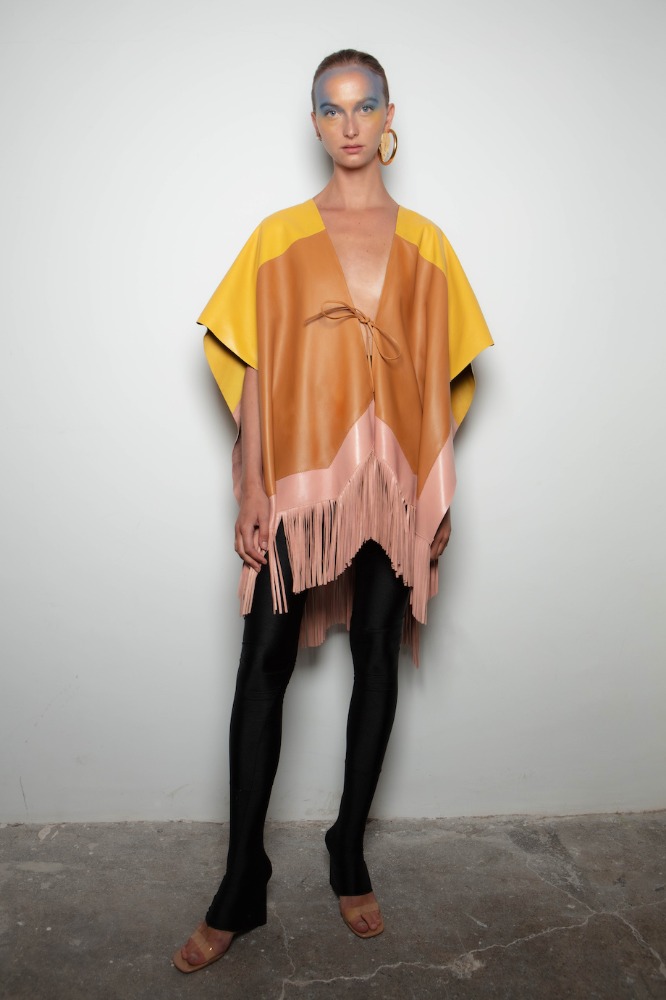 PONCHO CONTORNO WITH FRINGES