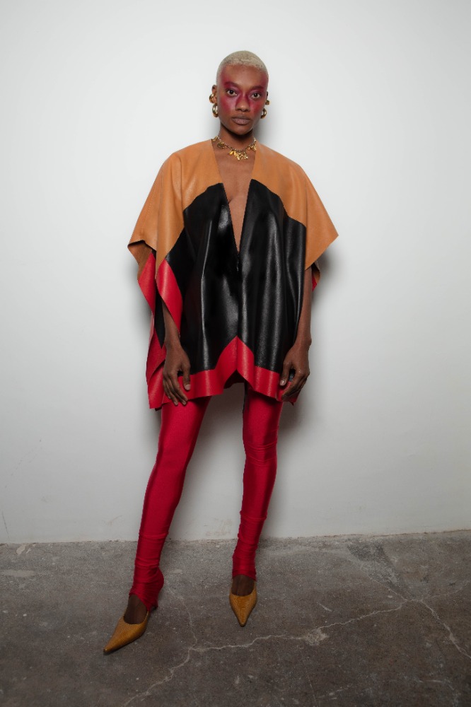 PONCHO CONTORNO
