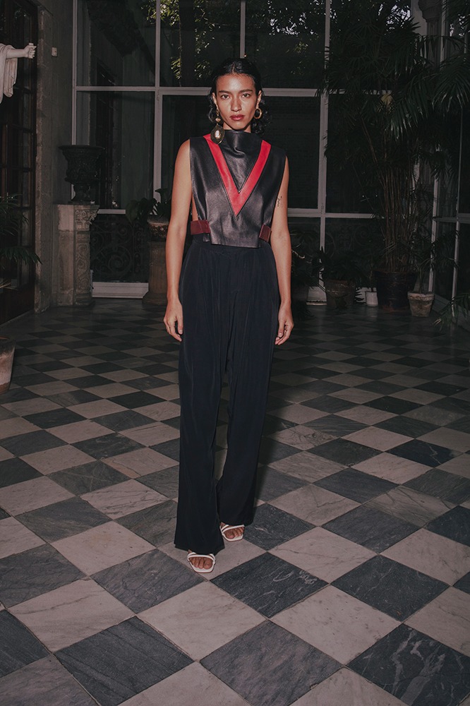 LEATHER CUADRO TOP- 2 AVAILABLE COLORS