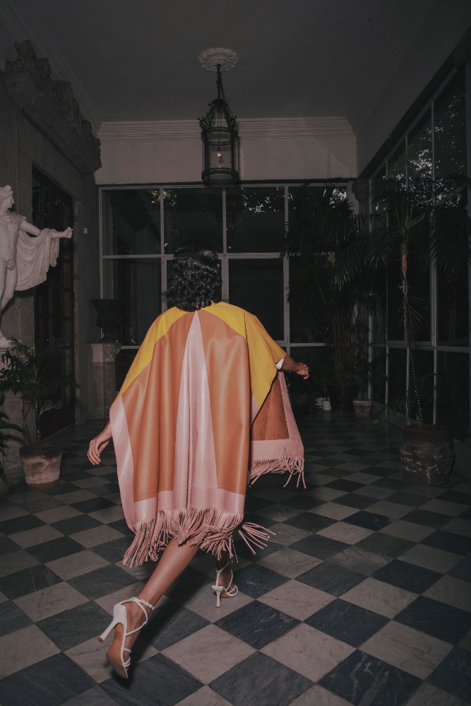 PONCHO CONTORNO WITH FRINGES