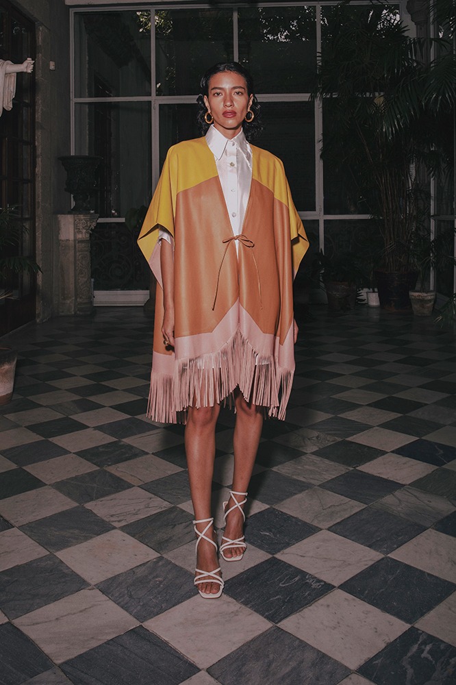 PONCHO CONTORNO WITH FRINGES